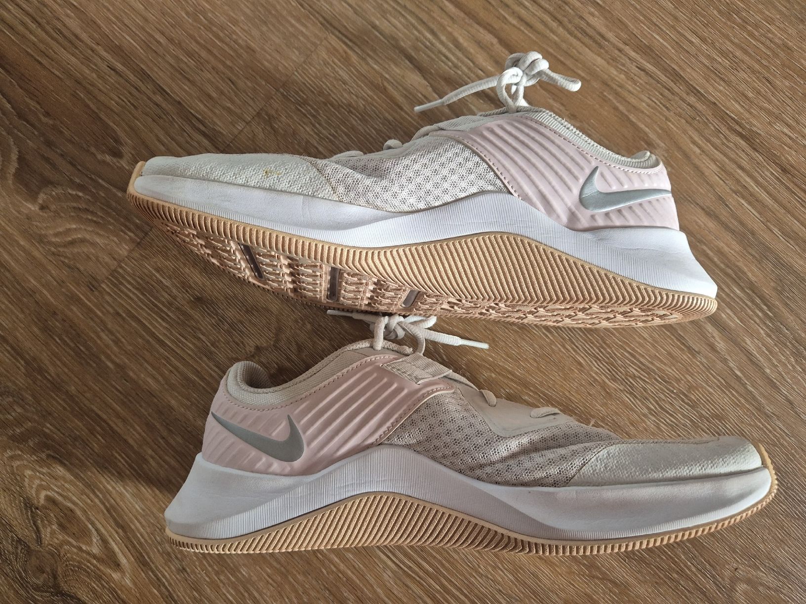 Nike Scarpe da uomo: Nike Training Shoes Size 11 EU 43 light pink grey – Usato da Zürich venduto da sha_rxc8 1