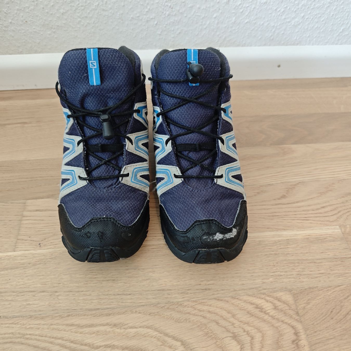 Salomon Schuhe für Jungen: SALOMON Childrens Hiking Boots, Size 39 – Gebraucht aus Rothenfluh von Carly_Q 3