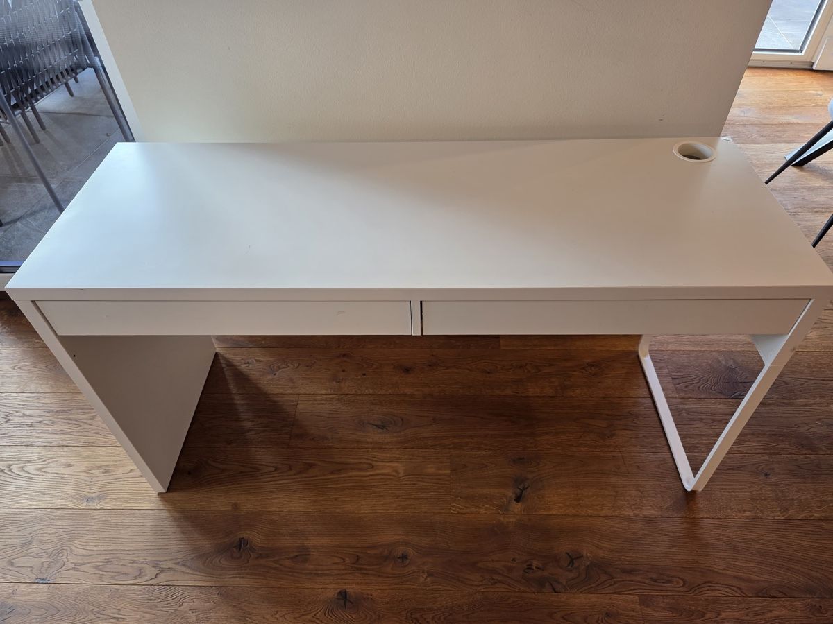 Ikea Schreibtische: Schreibtisch weiss mit Schubladen  – Gebraucht aus Oberentfelden von rom_tg9s