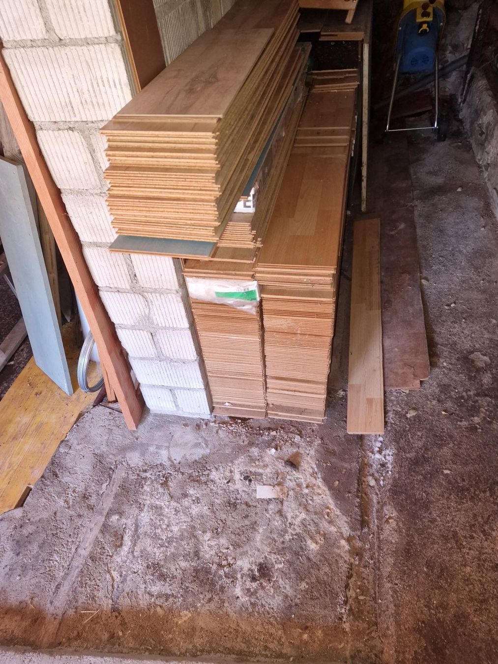 Bodenbeläge: Laminatboden Diverse – Gebraucht aus Eschenbach SG von Hoerbys
