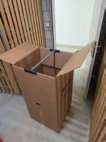 3x stabile Umzugskisten für Kleider (inkl. Kleiderstange)