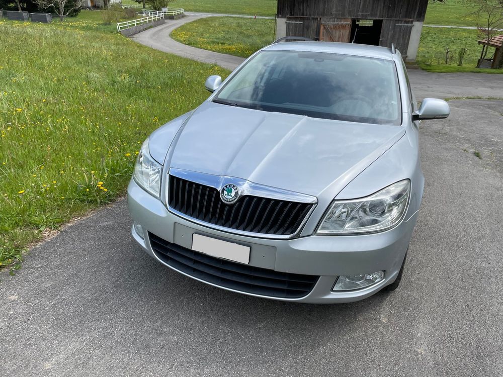 Skoda Octavia 1.6 TDI Combi Ambition - Silber metallic - MFK