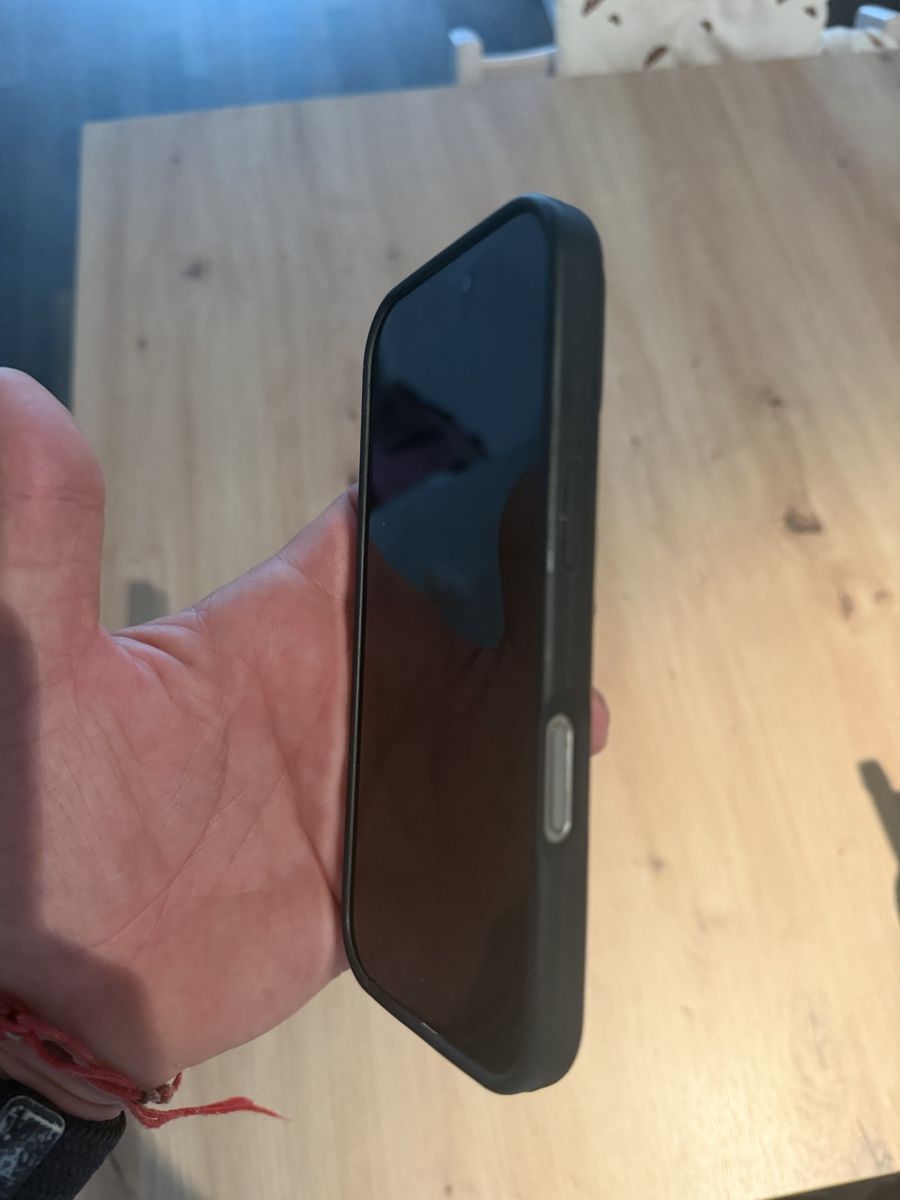 Apple Portables: Iphone 16 pro 256gb  – D'occasion à Emmenbrücke par Kekkiii 3