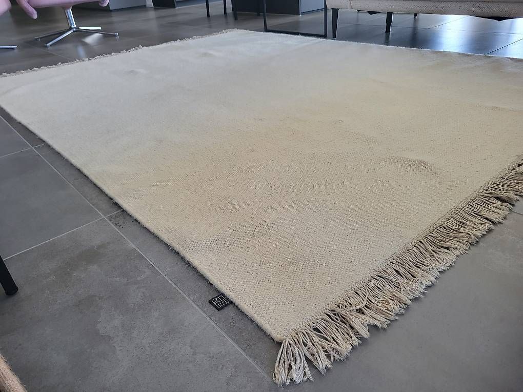Tappeti: Hochwertiger Designer-Wollteppich – Usato da Meisterschwanden venduto da Michael_Meisti5616