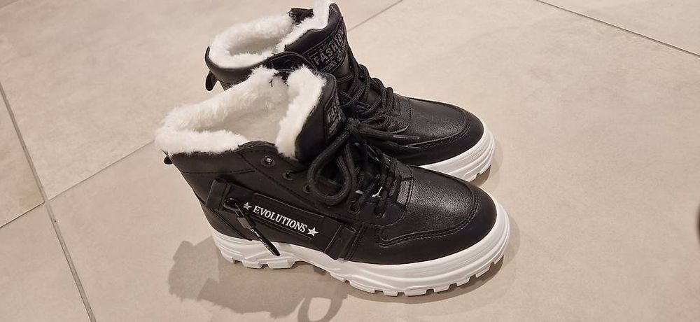 Schuhe für Jungen: Kuschelig warme Herbstschuhe – Gebraucht aus Riehen von Bliss1978