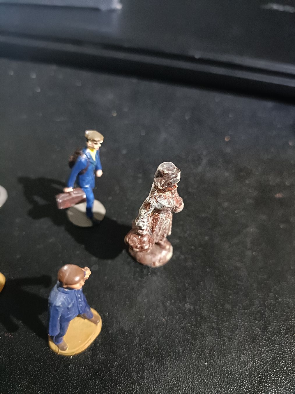 Modelleisenbahnen: Bahnhof Figuren Kunststoff Spur 0? Ca. 5 cm. gross.  – Gebraucht aus Mesocco von andergia 4