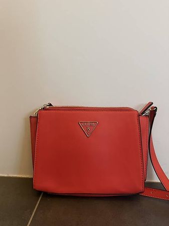 Sac bandoulière Guess rouge corail  neuf