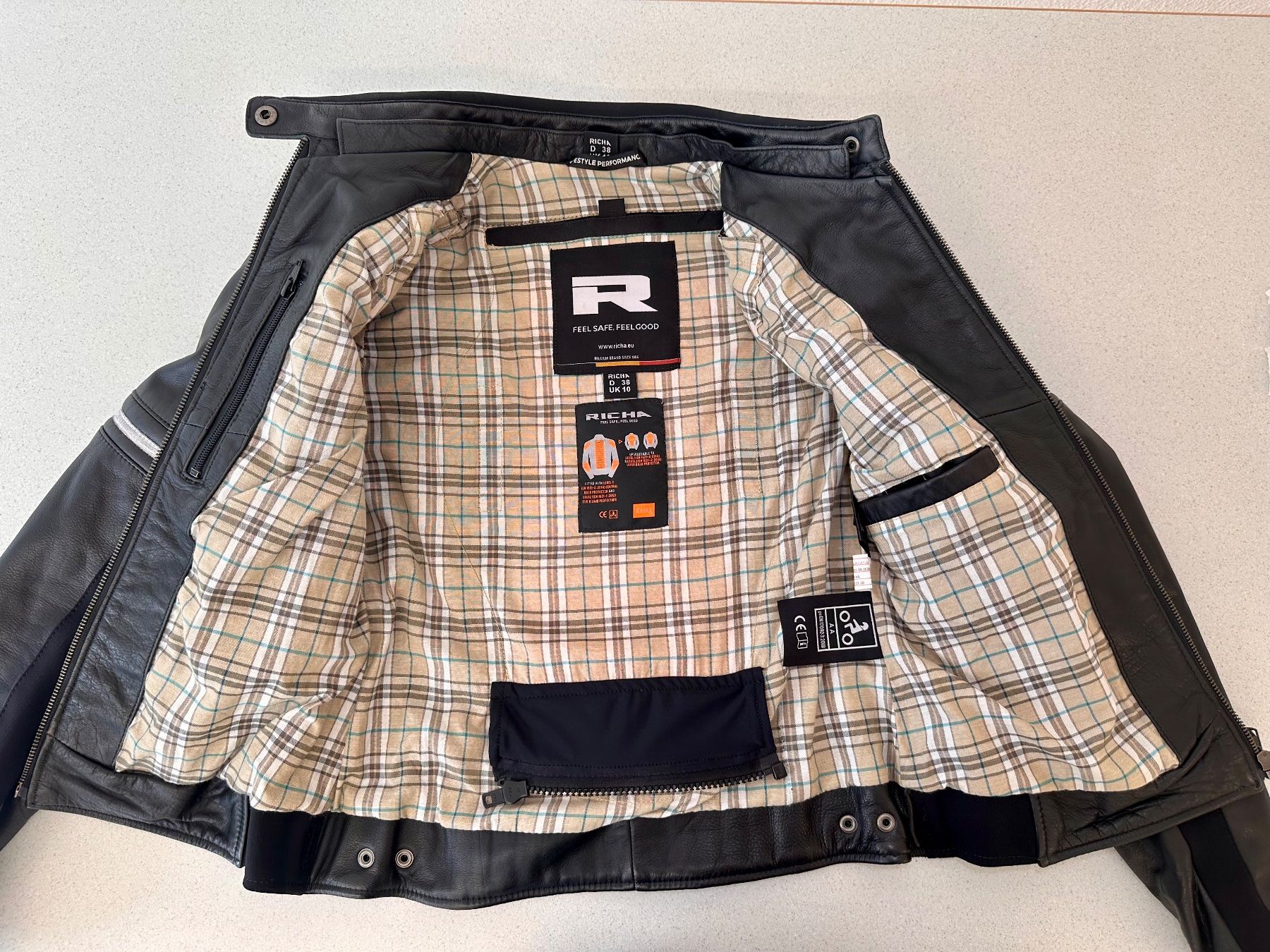 Jacken: Richa Motorrad Lederjacke Damen Grösse 38 – Gebraucht aus Buchs AG von o_nmno 3