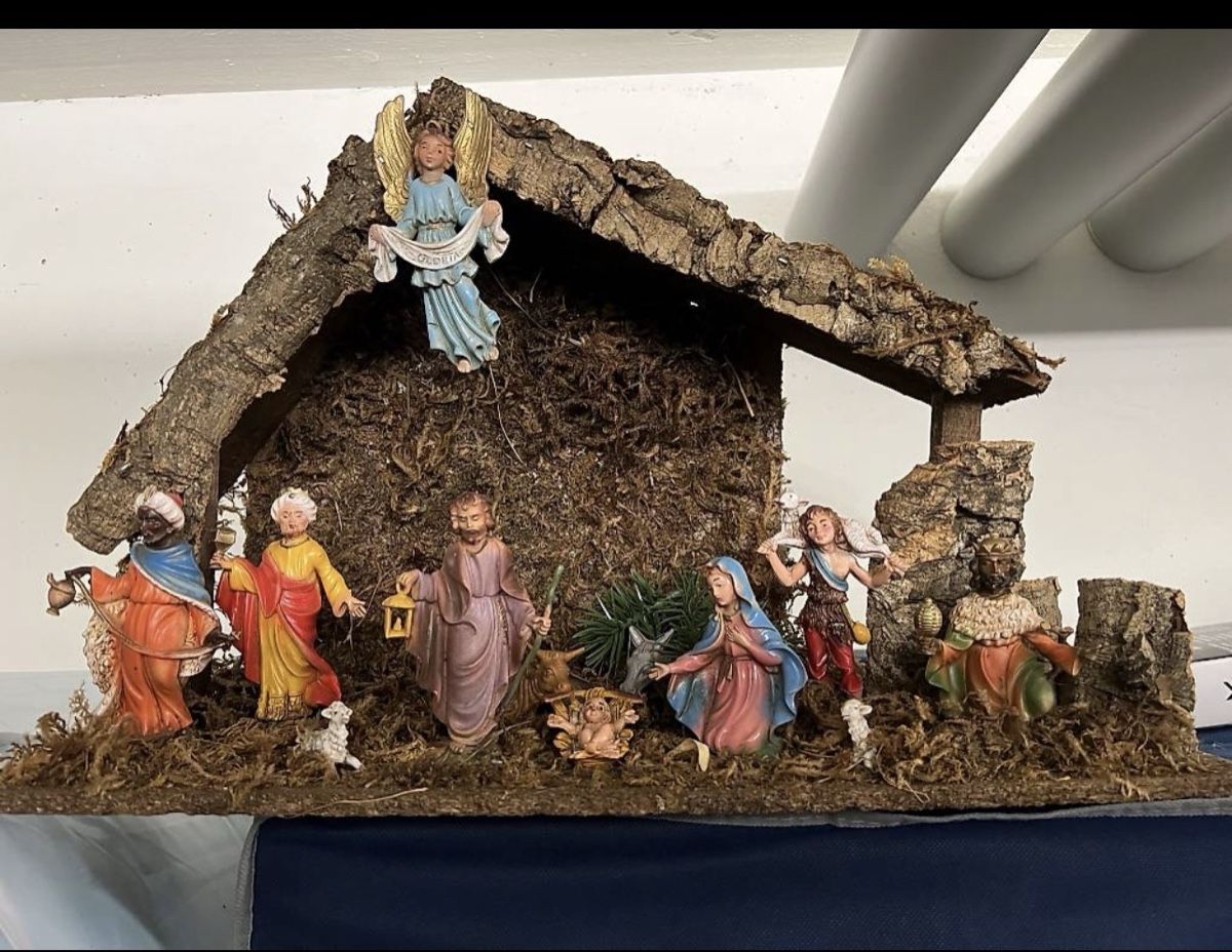 Toutes les décorations: Wunderschöne, handgemachte Weihnachtskrippe mit Figuren – D'occasion à Winterthur par AngelaG0102