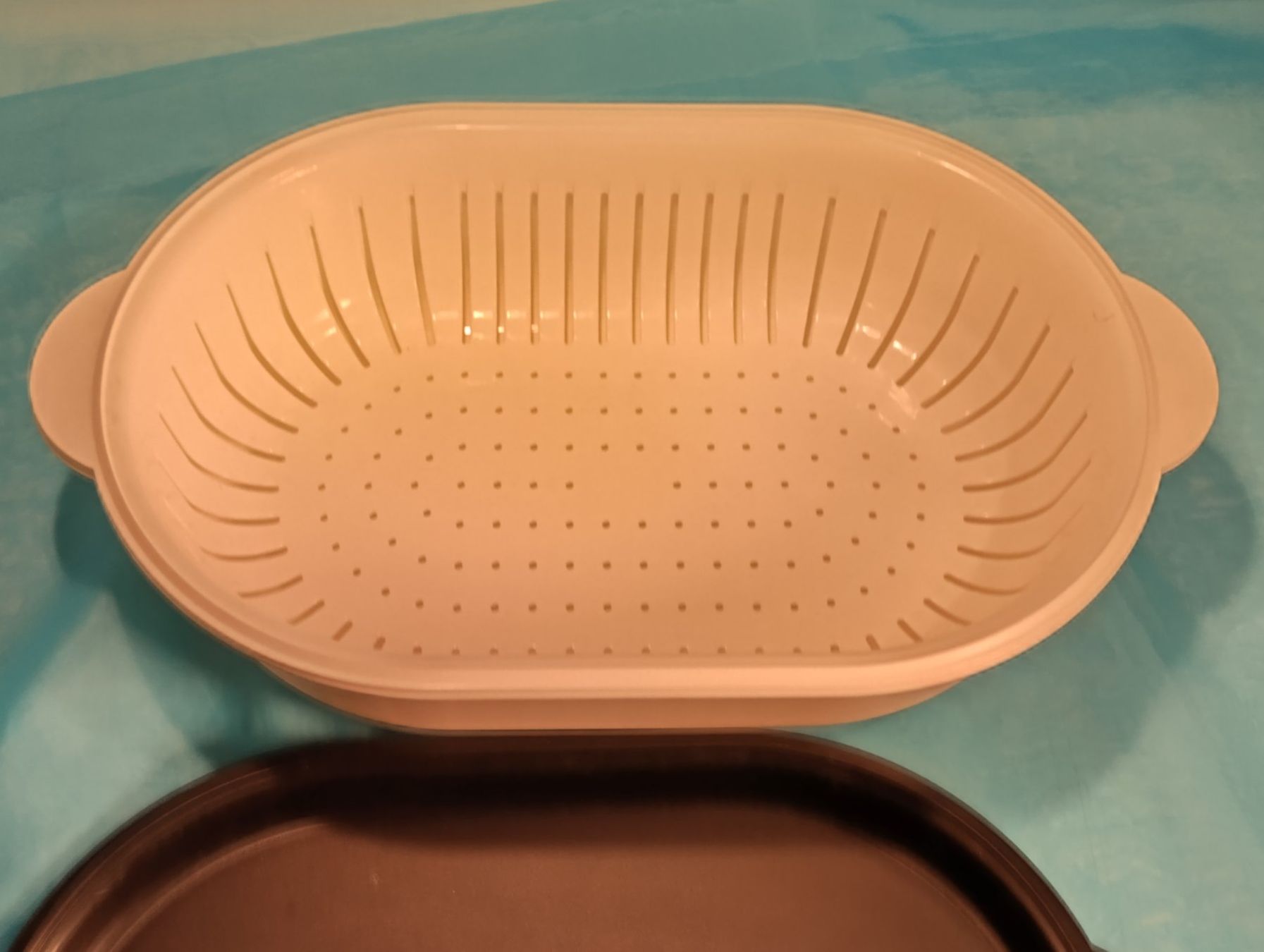 Tupperware Behälter & Ähnliches: Tupperware Ovalance mit Sieb, schwarz-weiss – Gebraucht aus Bellach von JingleCherry 2