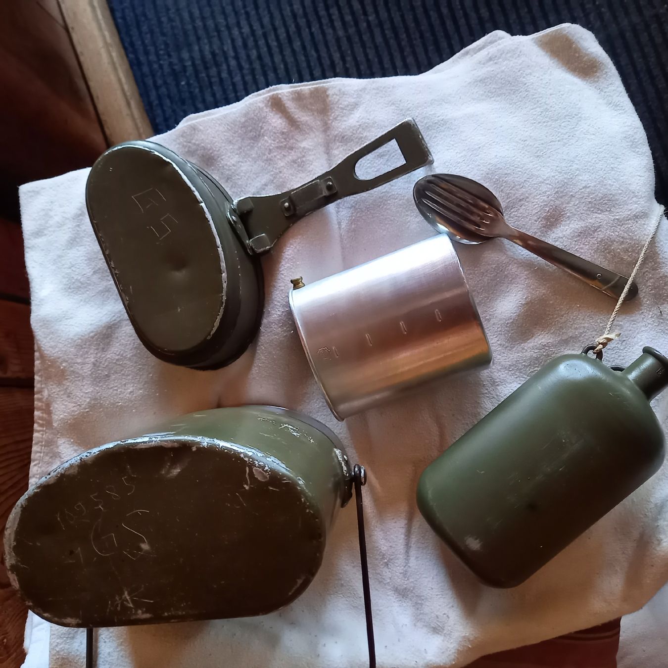 Set di piatti: Schweizer Armee Feldgeschirr, gebraucht – Usato da Galgenen venduto da Allerlei8854 2