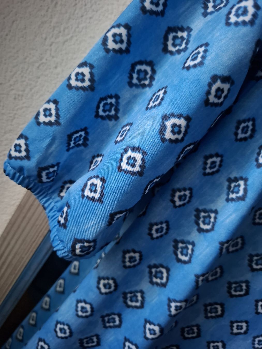 Vestiti: Kleid blau gemustert Grösse M neuwertig – Usato da Möriken AG venduto da Ubaumi 1