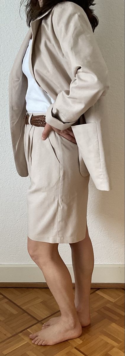 Completi & Tailleur: Ensemble blazer et short beige – Nuovo (secondo la descrizione) da Corseaux venduto da Mililaforet75