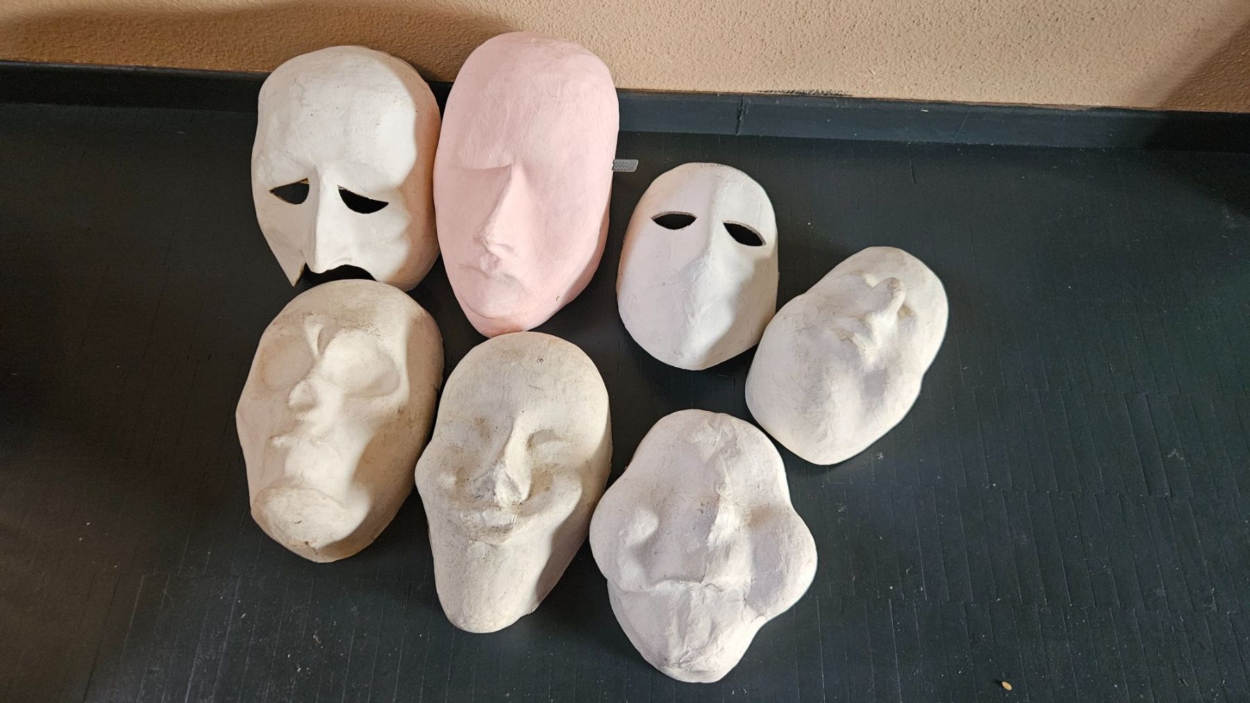Maschere: Diverse Masken – Usato da Basel venduto da True_Hofer_Store