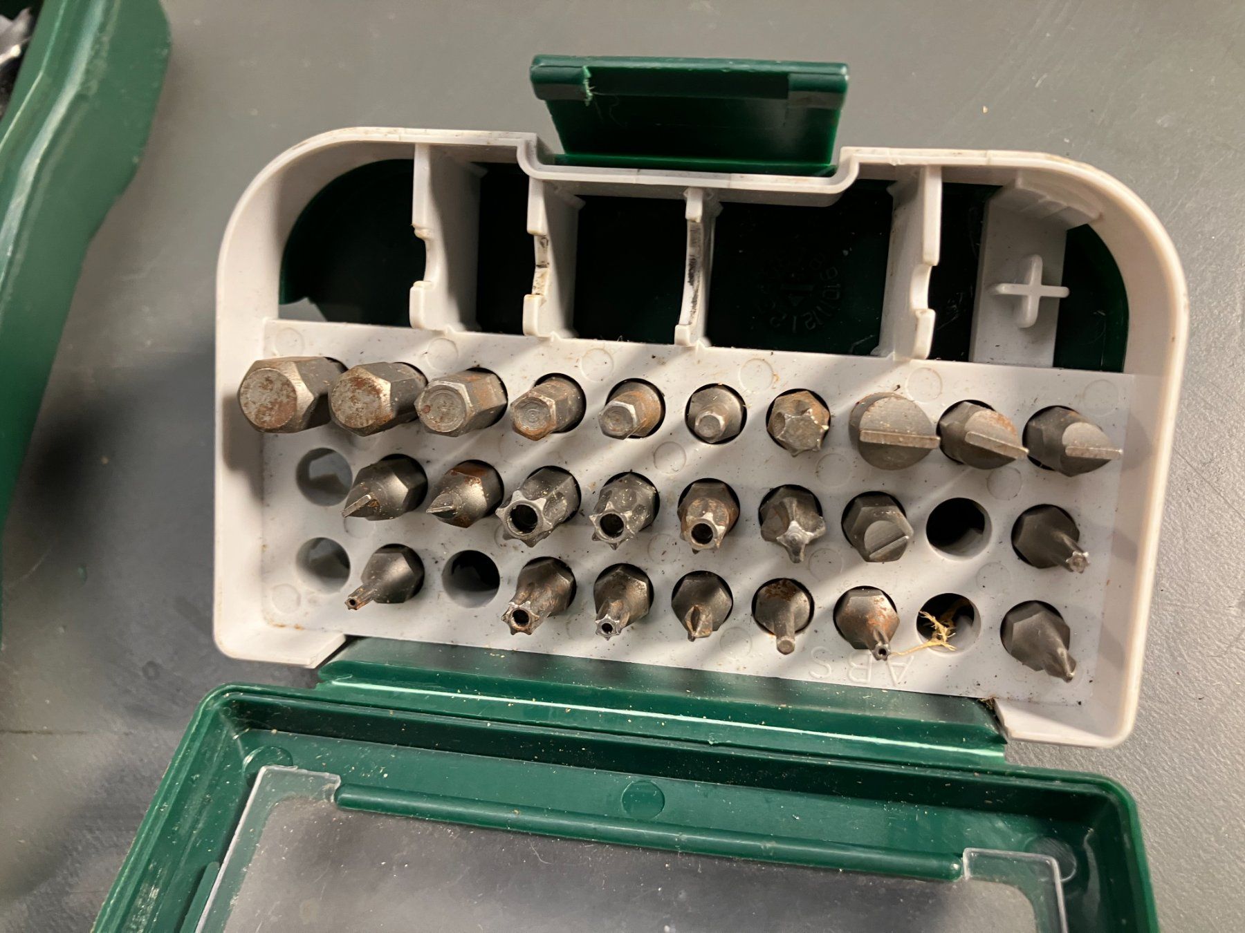 Bosch Tutti gli attrezzi: Post. BOSCH - div. Bits und Bohrer Set inkomplett ab 1.- – Usato da Lichtensteig venduto da Buy24International 2