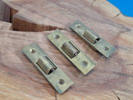 3 antike Möbel Feder Schnäpper, 7cm, Messing (3688#MBS3)