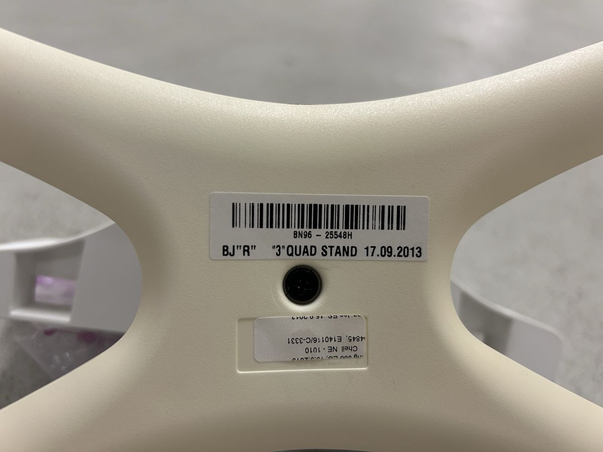 Supporti a parete: Standfuss für Fernseher – Usato da Winterthur venduto da microsphere 1