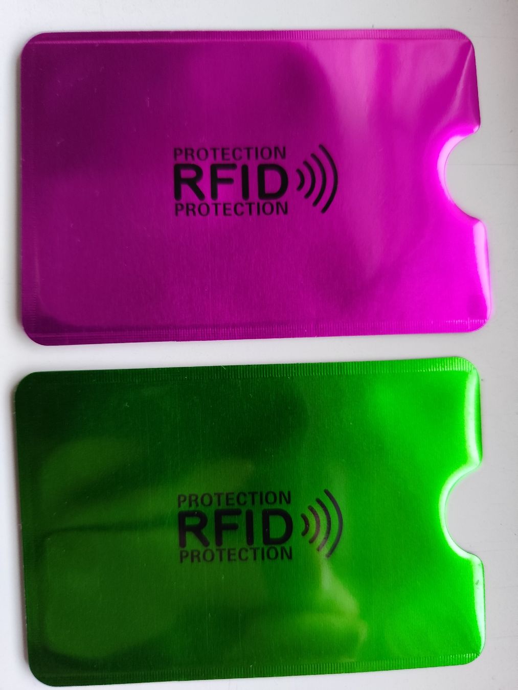 Cartes: 2 RFID-Schutzhüllen – Neuf avec emballage d'origine à Basel par Alacant