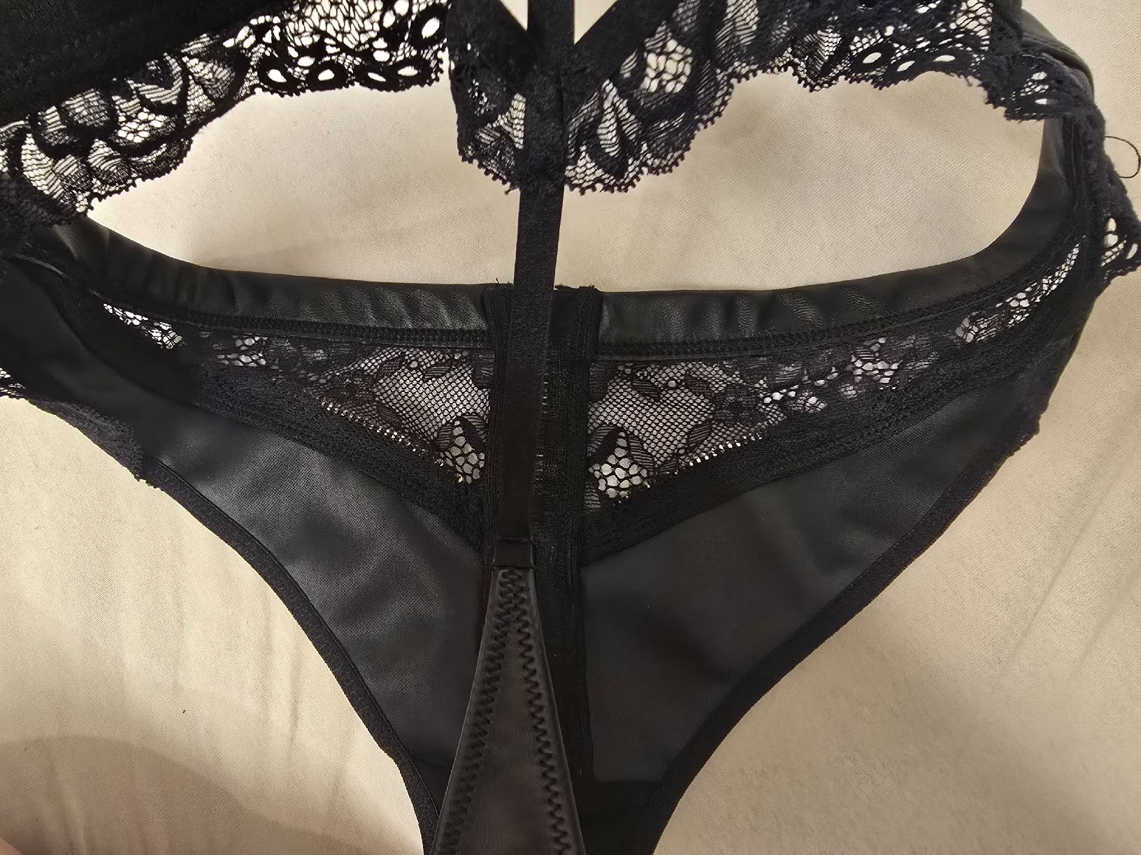 Hunkemöller Altra biancheria intima: String-Tanga Lederoptik Spitze Schwarz Grösse M neu! – Nuovo e nell'imballaggio originale da Laufen venduto da mina-chan 3