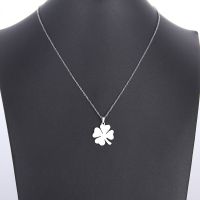 Edelstahl Halskette mit "Klee" Anhänger in SILBER