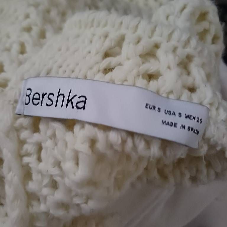 Bershka Maglioni & Felpe: Pull à trous Bershka – Usato da Bex venduto da Sakito 1