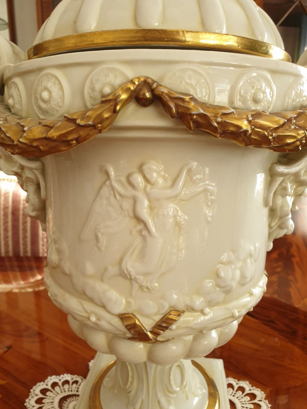 Vasen & Gefässe: Deckelvase Pokal Capodimonte – Gebraucht aus Tuggen von Mviola2 1