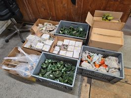 Posten mit diversen neuen Deko Material, Figuren usw. ab 1.-