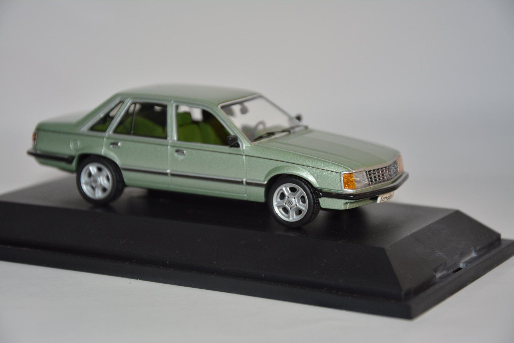 Opel Modellautos: Opel Senator A , opalgrün , Schuco , 1:43 – Neu und originalverpackt aus Goldach von Feivel9 4