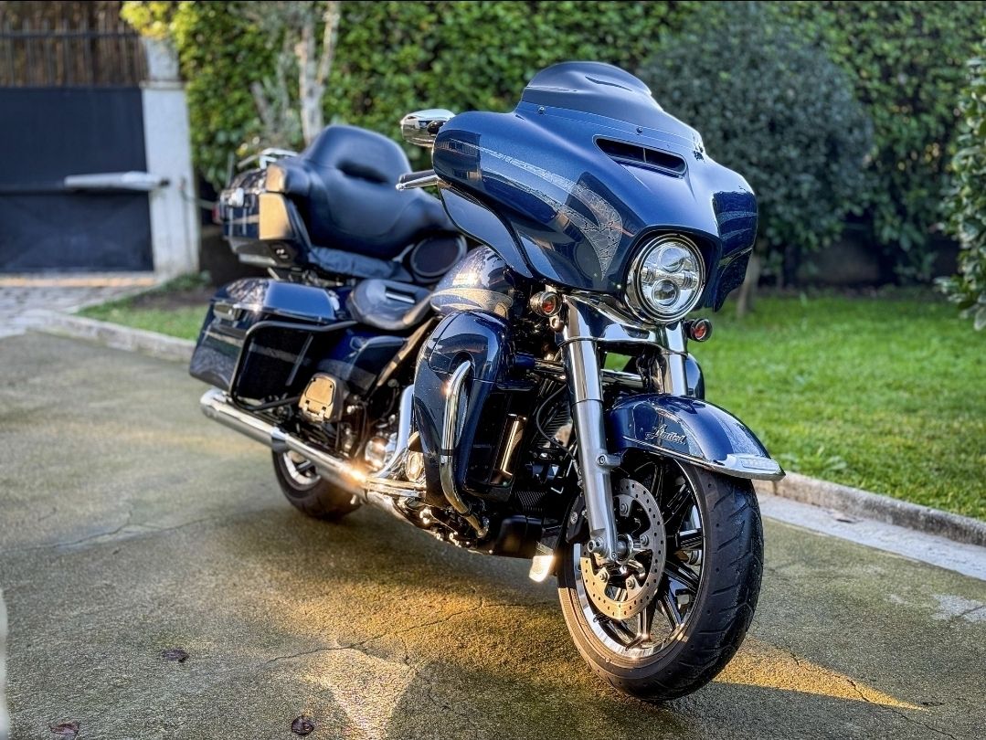 Harley-Davidson Touring: Harley Davidson Ultra Glide – Usato da St-Léonard venduto da antdim88