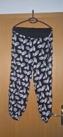 Sommerhose mit Federnmuster