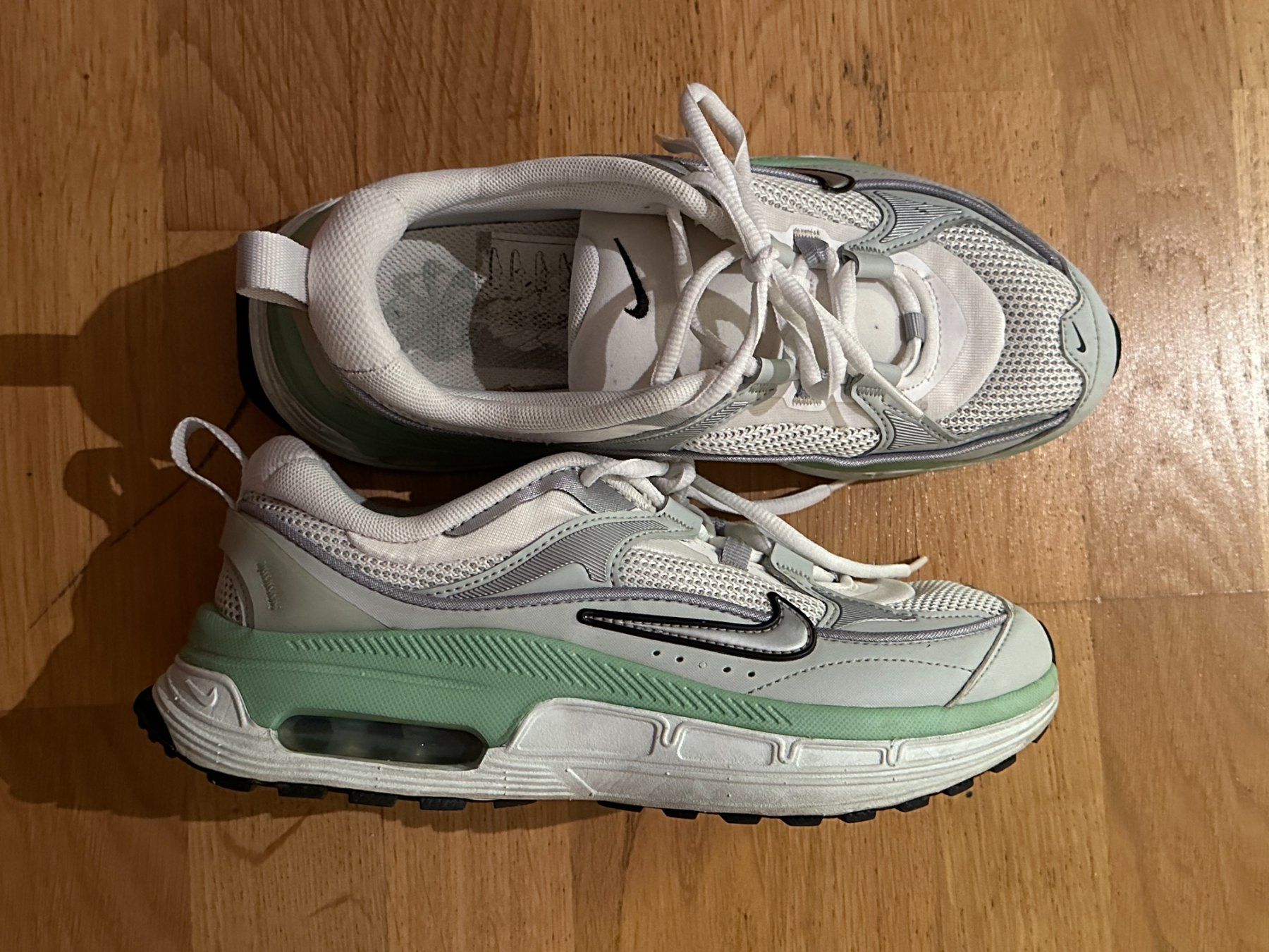 Nike Scarpe da uomo: Nike Schuhe Gr. 38 - Grau/Silber mit Mint – Usato da Chur venduto da moreforless_ 1
