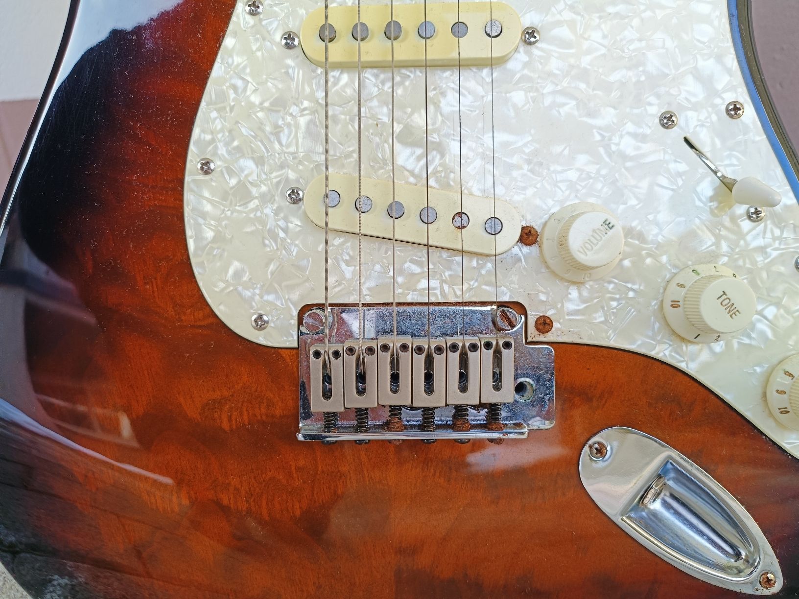 Squier Strumenti musicali: Squier Stratocaster E-Gitarre + Zubehör und Tasche – Usato da Bennau venduto da lbe_55rw 3