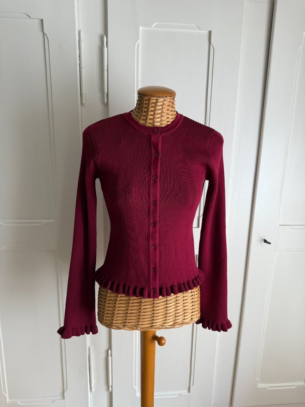 Jacken: HELLOMOLLY - Feinstrick Cardigan weinrot XS – Gebraucht aus Zürich von Diazaio