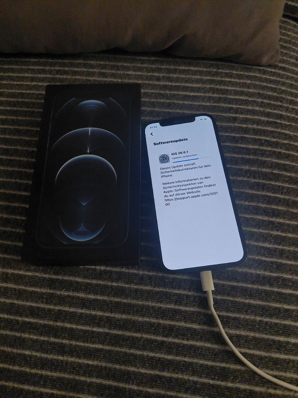 Apple Handys / Smartphones: Apple iPhone 12 Pro  mit Originalverpackung – Gebraucht aus Luzern von M.Ai 3