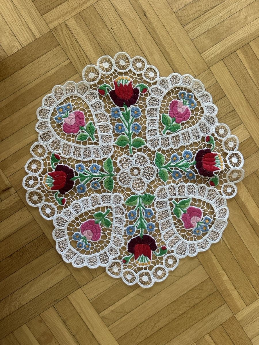 Alle Dekorationen: Decorative lace doily floral pattern like new – Neu (gemäss Beschreibung) aus Basel von noe_q2r8