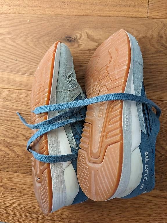 Damenschuhe: Turnschuhe Asics 37,5 – Gebraucht aus Bremgarten b. Bern von Kalamaki 1
