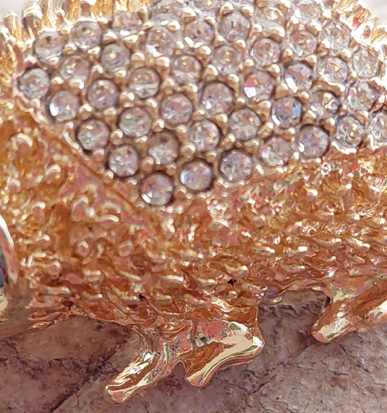 Spille & Fermagli: Vintage Brosche Igel gold farbig mit Strass – Nuovo (secondo la descrizione) da Oberwil BL venduto da Hunajakakku 1