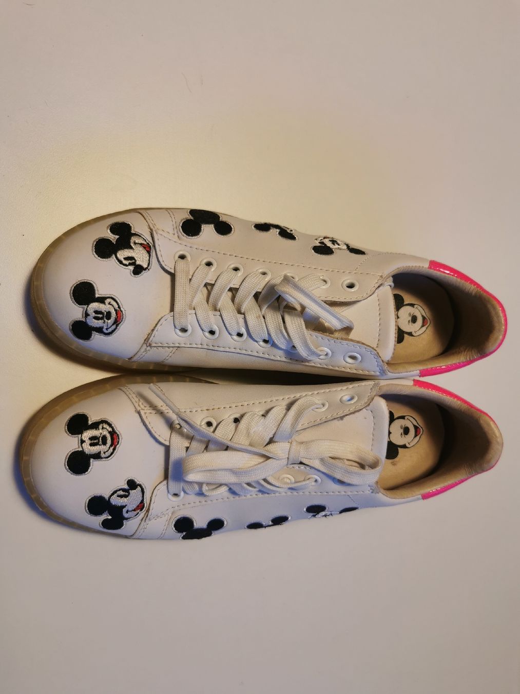 Scarpe da donna: Leder Sneaker Micky Mouse grösse 39 – Nuovo (secondo la descrizione) da Sachseln venduto da Ohlala-Shop 1