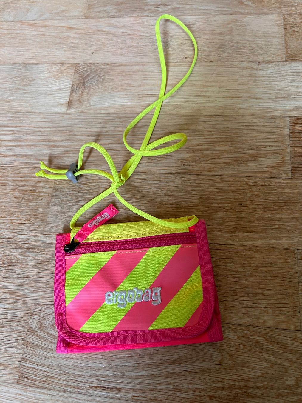 Ergobag Borse & Zaini: Schulthek Ergobag Cubo light neon pink/gelb – Usato da Zürich venduto da Azzurro6 5