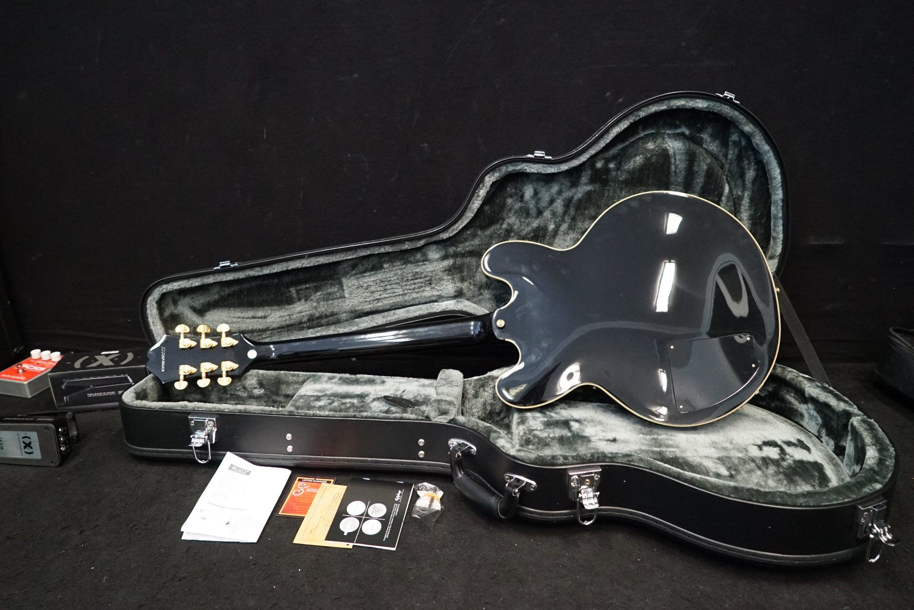 Epiphone Strumenti musicali: Epiphone B.B. King Lucille (ebony) mit Koffer – Usato da Ortschwaben venduto da Musictrade 8