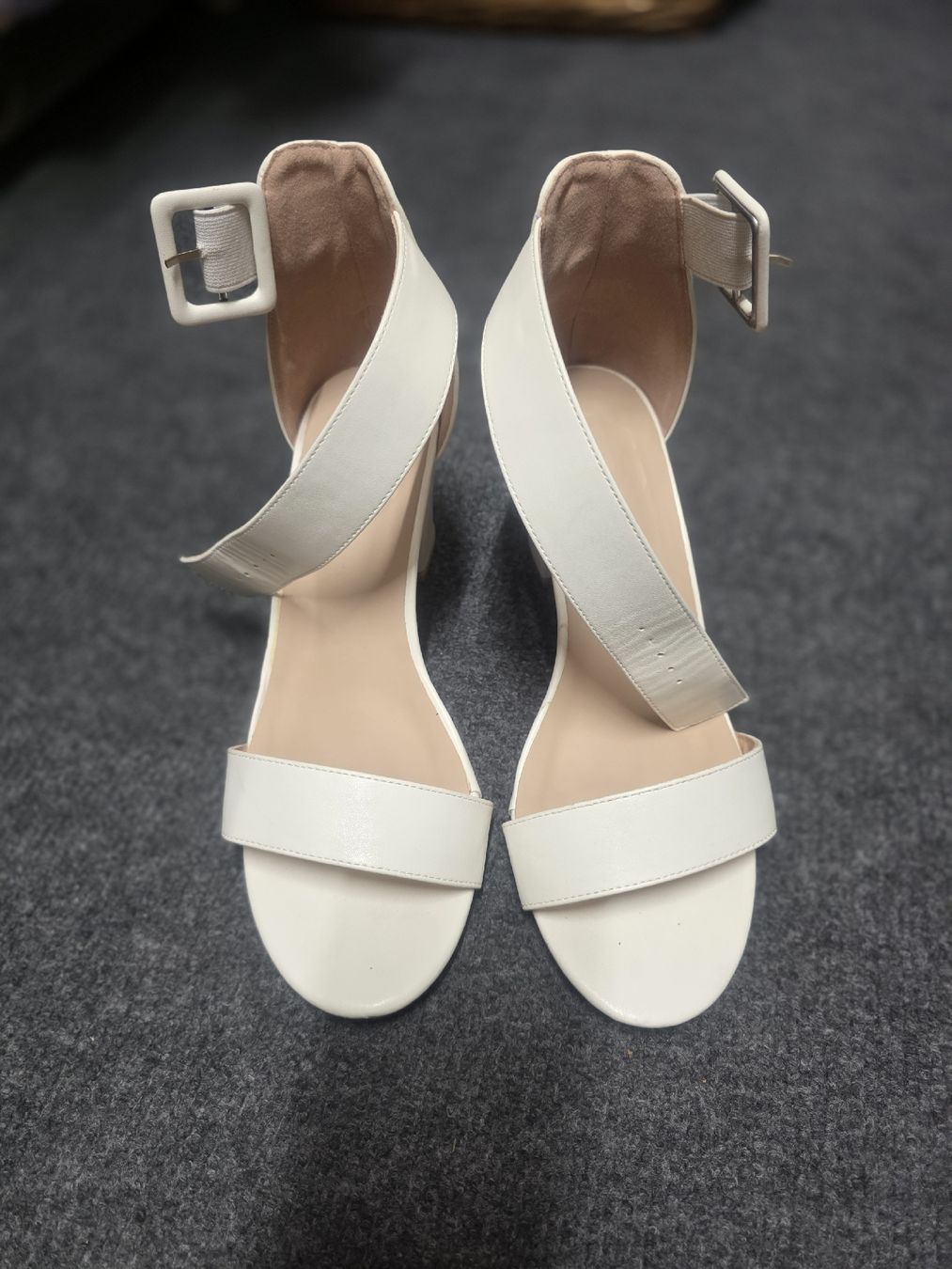 Damenschuhe: Sandales à talon blanc taille 39  – Neu (gemäss Beschreibung) aus Tecknau von Anadias
