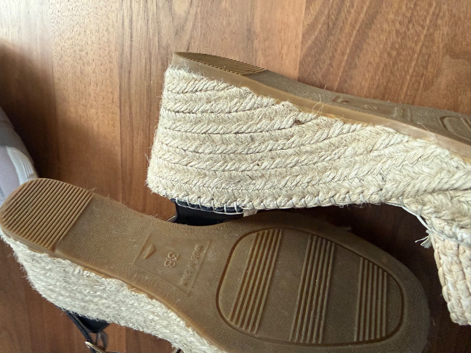 On Damenschuhe: Lot de 2 paires, taille 38 et petit 39 – Gebraucht aus Colombier NE von Dne74 2