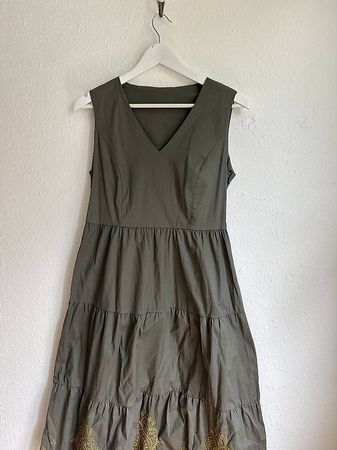 Neues Kleid aus Baumwolle mit Stickereien, Gr.38