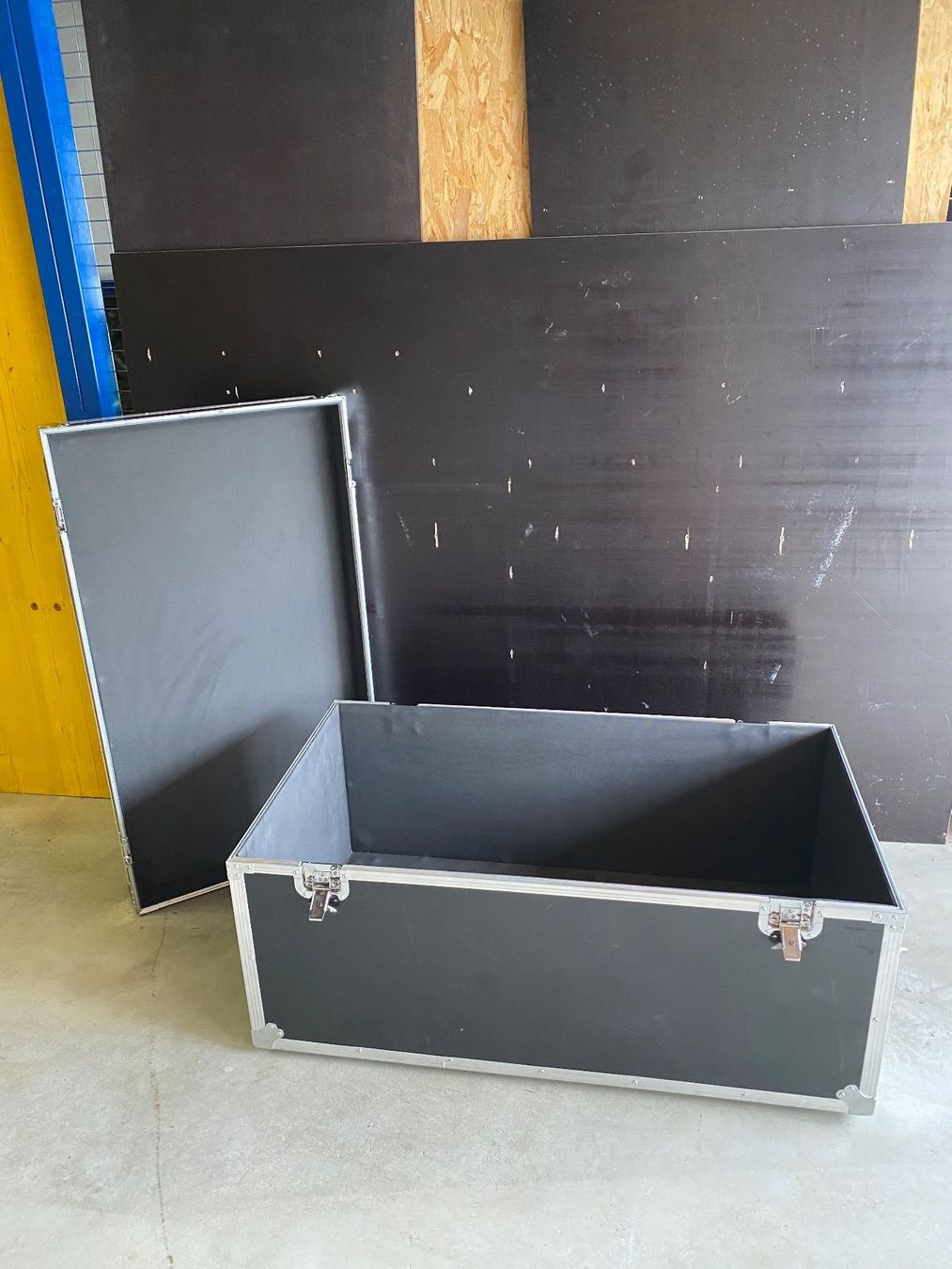 Casse di trasporto: 5 Stück Flightcase Transportkiste Koffer – Usato da Büsserach venduto da Schildi1989 1
