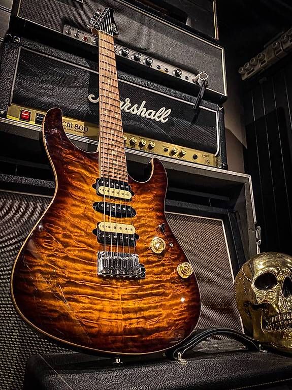 Strumenti musicali: Suhr modern plus curly limited edition bengal burst – Usato da Montreux venduto da Alligator-AMPS 1