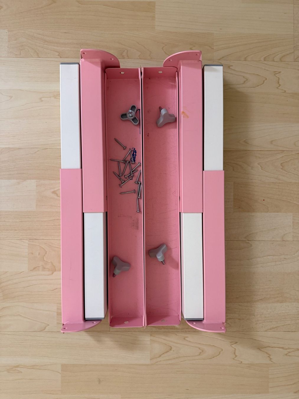 Ikea Altri mobili: Verstellbare Kindertischgestell von IKEA – Usato da Gebenstorf venduto da doomedsardines 4