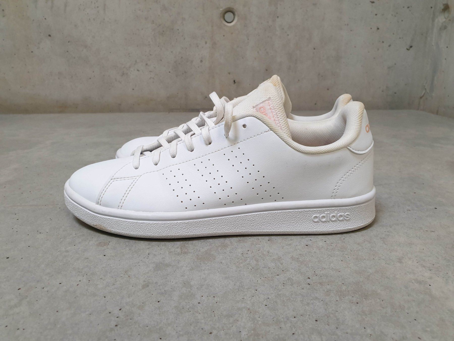 Adidas Scarpe da donna: Baskets Adidas Advantage Base 2.0, blanc, taille 39 1/3 – Usato da Fribourg venduto da fripons 3