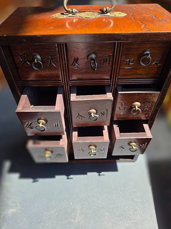 Commodes: Petit Meuble chinois à 9 tiroirs – D'occasion à La Croix-de-Rozon par christian160459 3