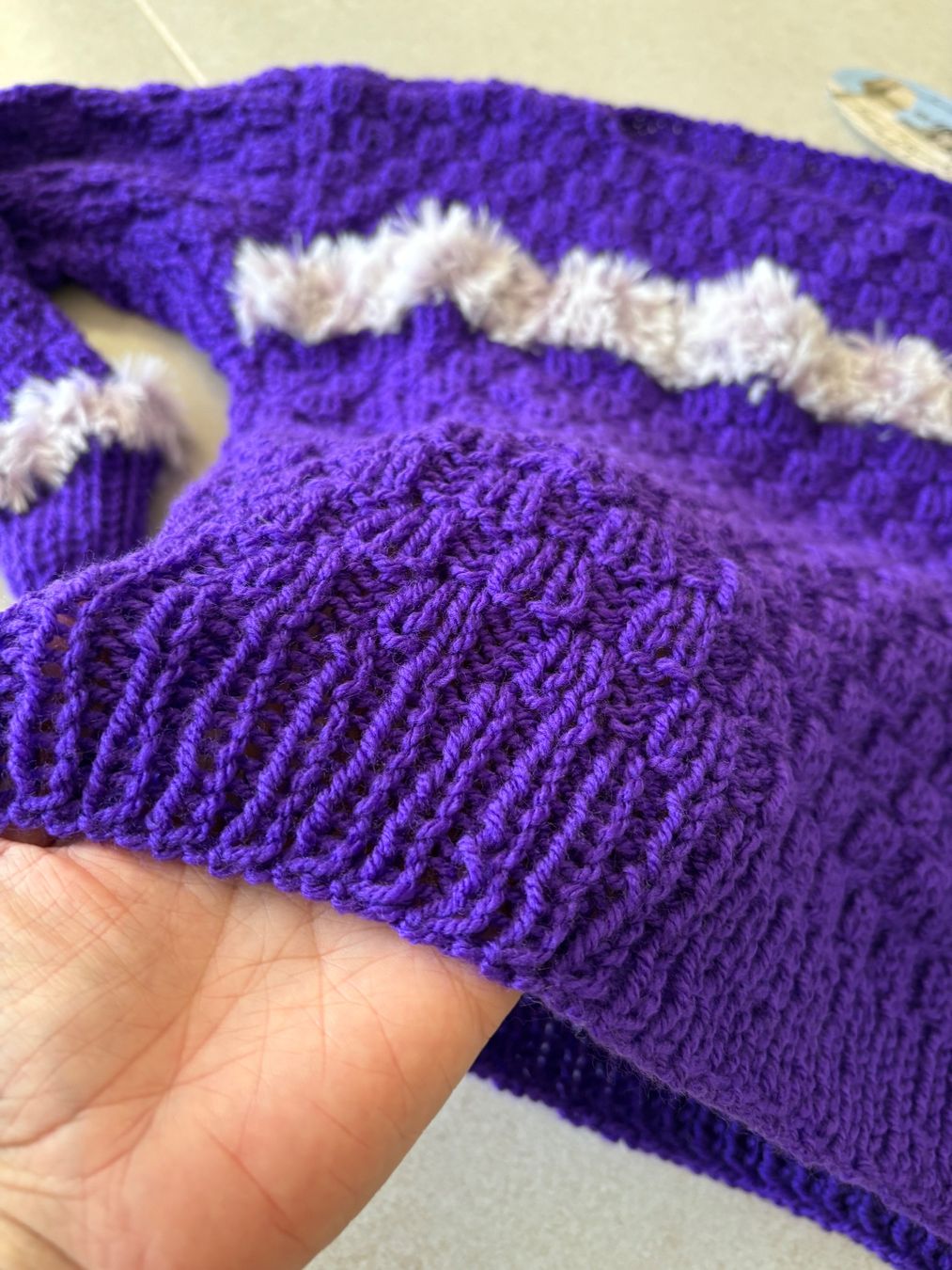 Pulls et sweat-shirts: Handmade Pullover lila Grösse 104-110 neu – Neuf avec emballage d'origine à Basel par Tierschutz-Flohmi 2