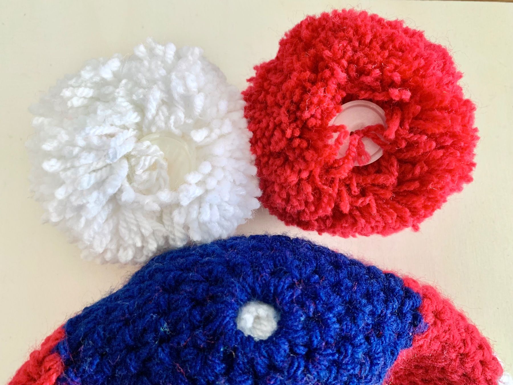 Altro abbigliamento per bambino: Kappe 3 in 1 mit oder ohne Bommel tragbar, Handarbeit – Nuovo e nell'imballaggio originale da Emmenbrücke venduto da swissmade-miracles 5
